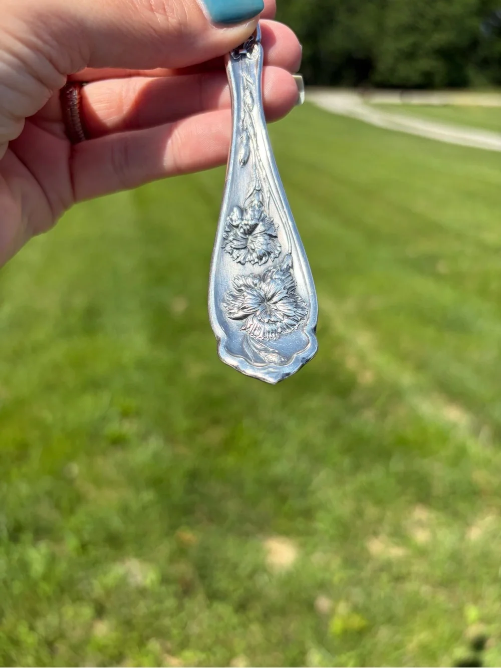 WR Keystone Oneida Silverplate Carnation 8.75 Inch‎ Solid Smooth Casserole Spoon